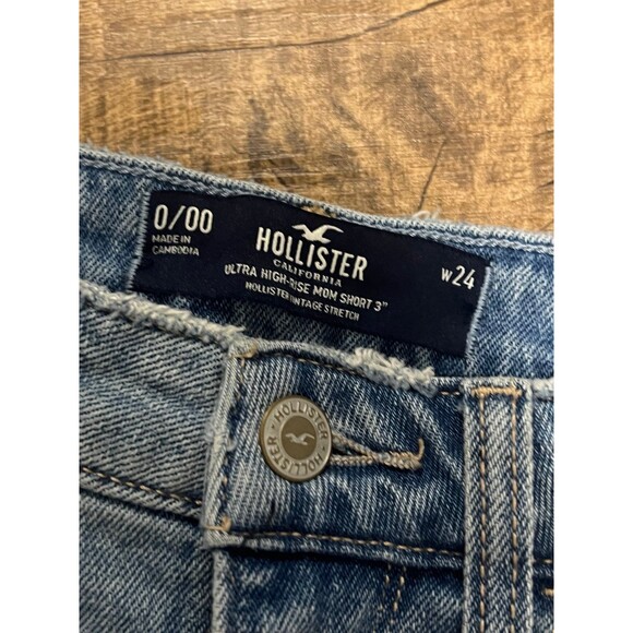 Hollister Ultra High-Rise Mom Short - Picture 3 of 3